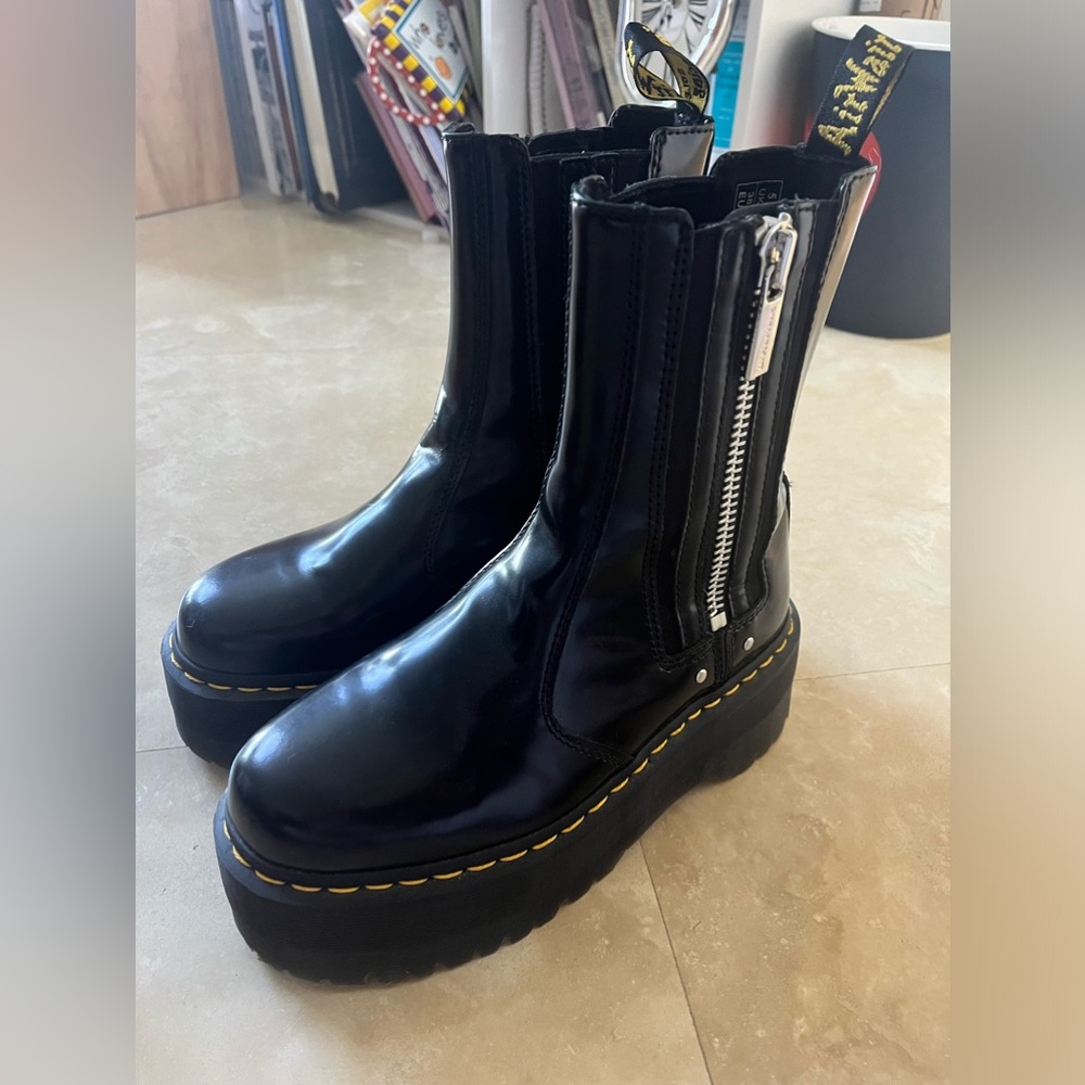 Dr. Martens Ultra Max Jadon Boots